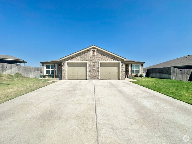Building Photo - 906 Childress Dr Rental