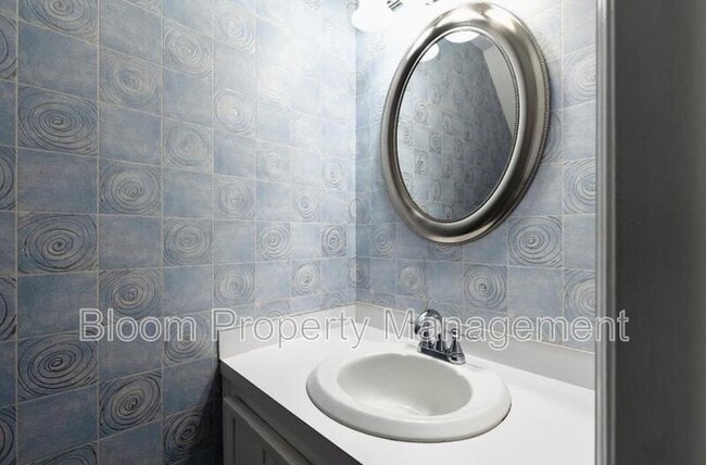 Photo - 579 Travelers Blvd