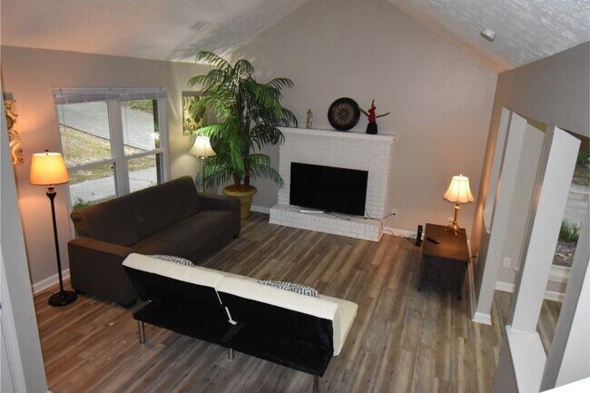 Photo - 576 Wedgewood Dr House