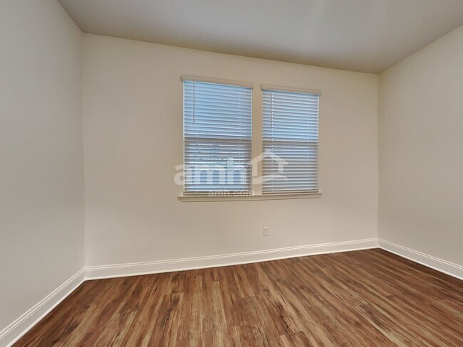 389 Onate Cir