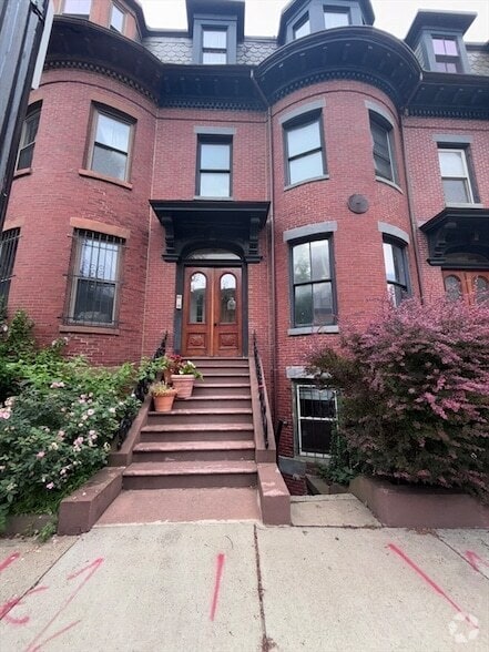 Building Photo - 106 E Brookline St Unit 1 Rental