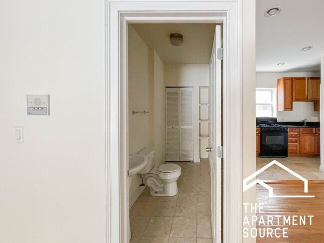 Photo - 3918 N Pine Grove Ave Unit 1