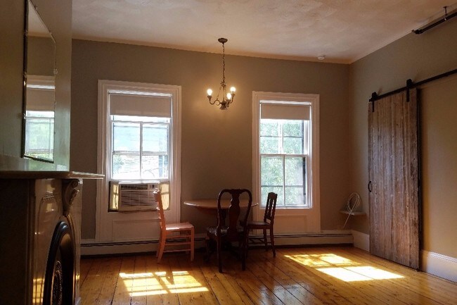 Wide Angle - 178 Bowen St Unit 3