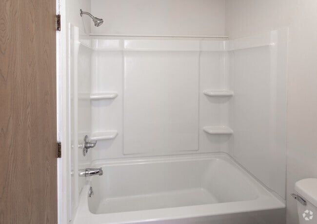 2BR, 1.5BA - 950 SF