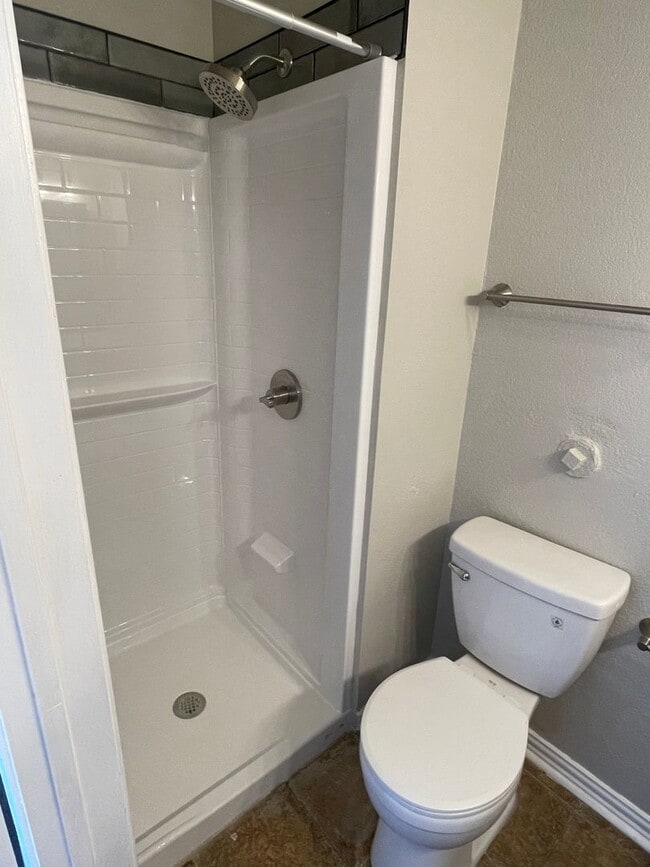 Photo - 722 W Collins St