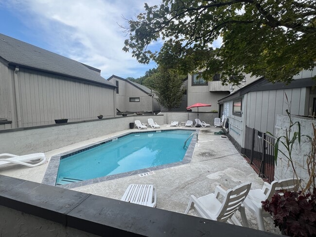 Photo - 3350 Altamont Rd