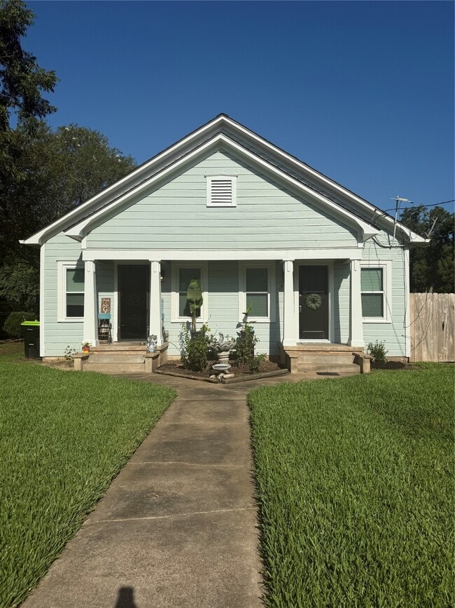 Photo - 417 Abell St S