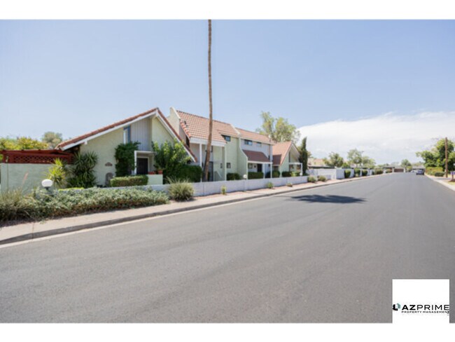 Photo - Embrace Easy Living In This Phoenix 3/2.5 Home Offering Space, Comfort, And Everyday Convenience.