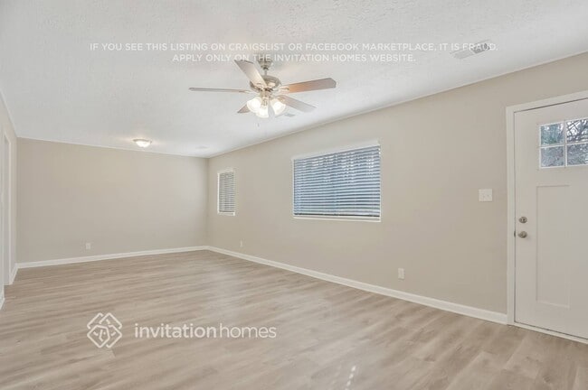 2037 W Woodberry Ave