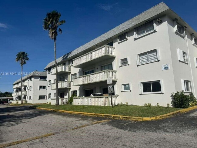 Photo - 15201 NE 6th Ave