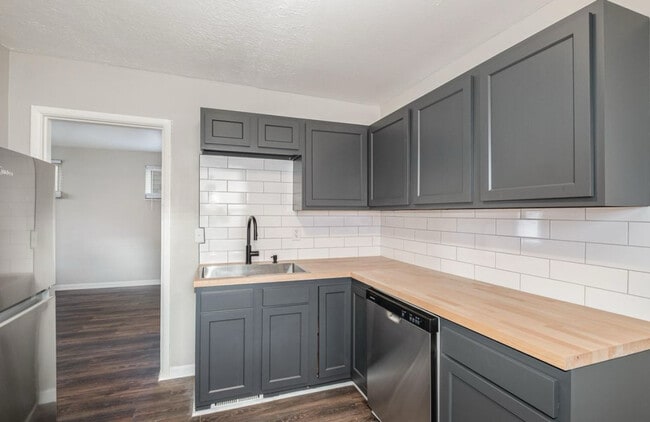 Photo - 117 1/2 Adela Ave Unit 1