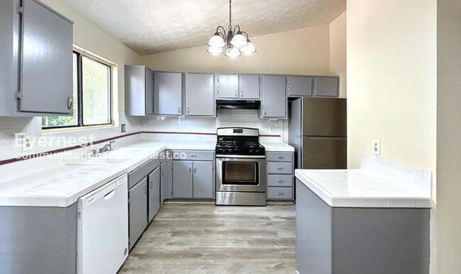 Photo - 1888 Singer Way