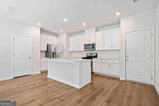 Photo - 279 Wells Cir