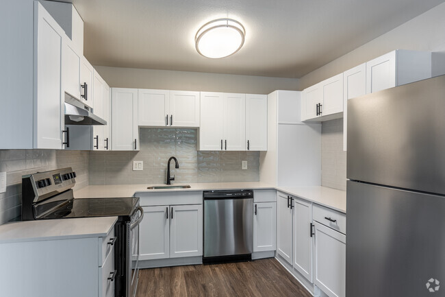 2Br, 1BA - RENOVATED 2022 - 855SF - Habitat Apartments