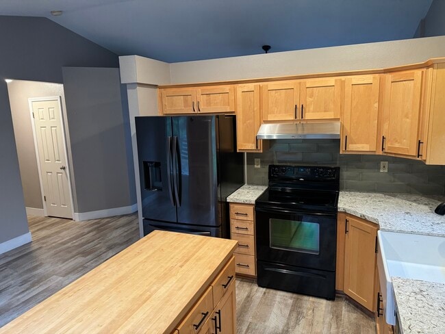 Photo - 1143 Grouse Dr