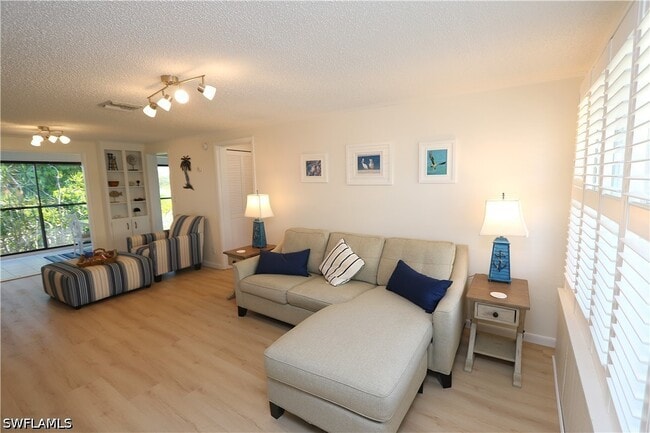 Building Photo - 611 E Palm Ave Unit F30