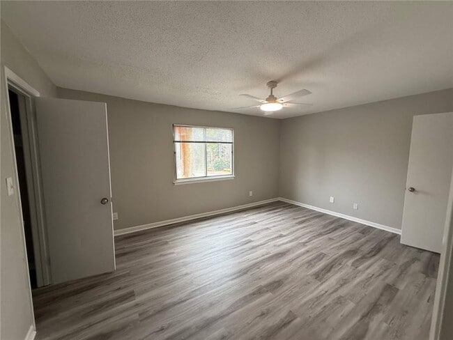 Photo - 215 Peyton Pl SW