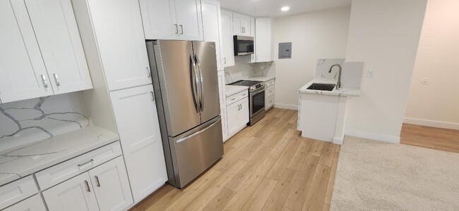 Building Photo - 2511 W Sunflower Ave Unit P6 Rental
