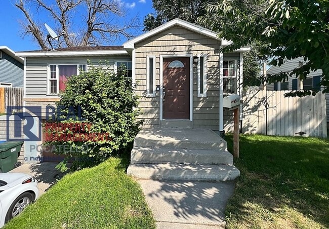 Building Photo - 3 Bedroom 1 bath - 1 car garage - "Pet Negotiable"