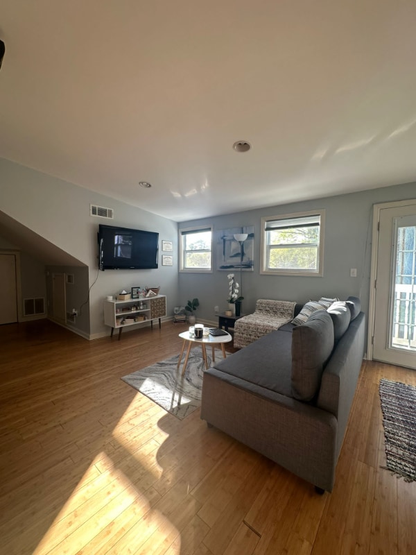 Photo - 417 Princeton Way NE