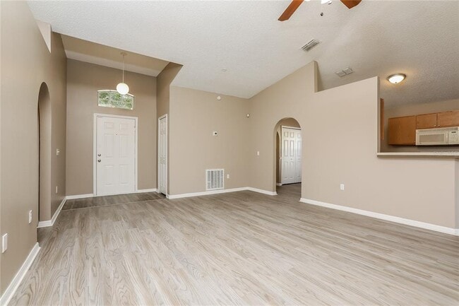 Photo - 977 Vanderbilt Dr