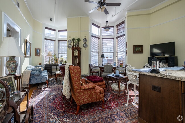 1,223SF