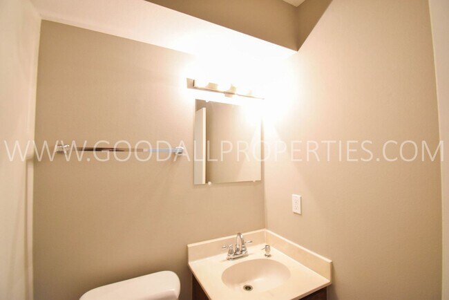 Photo - 3 Bed 2.5 bath Home with a fenced yard in West Des Moines