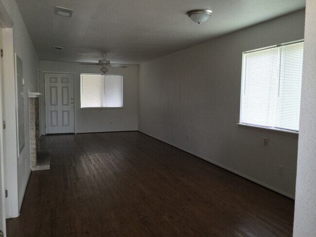 Photo - 3611EL Unidad B