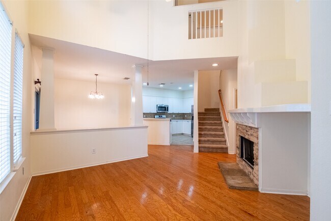 Photo - 16 Scarlet Woods Ct