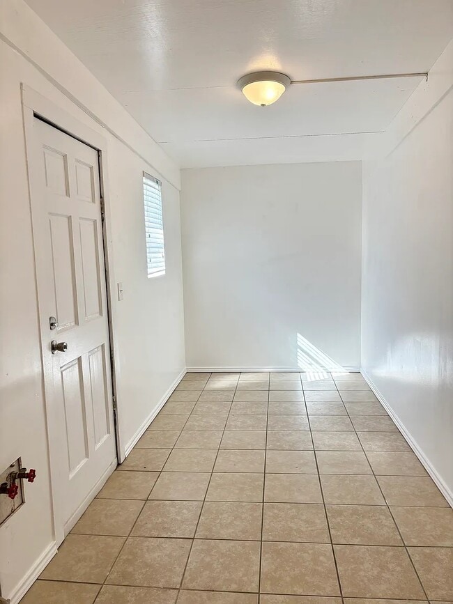 Building Photo - 111 W Janin Cir