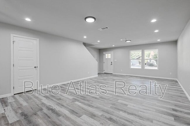 Photo - 5820 Grayson St