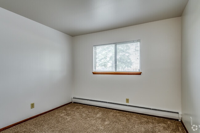 2 BR, 2 BA - 1,075SF