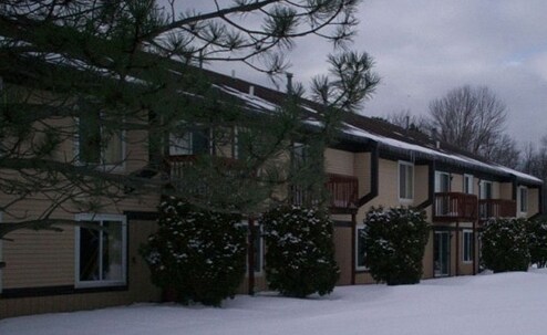 Riverside Manor Apartments - Riverside Manor Apartments