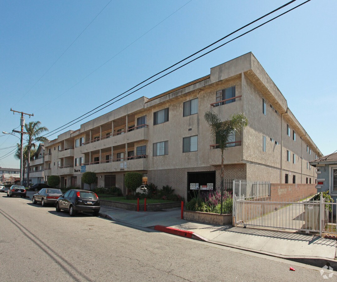 Pacific West Apartments - Pacific West Apartments