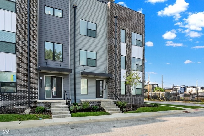 Photo - 1303 Deloss St