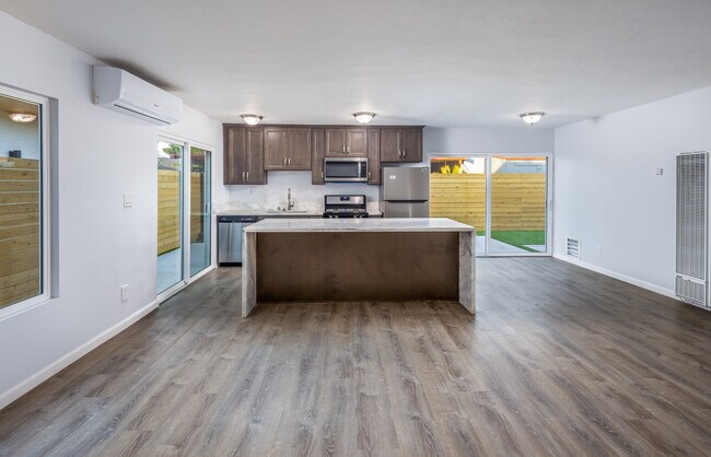 Photo - 4674 Firestone St