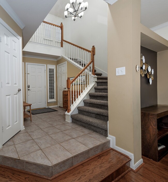 Photo - 110 N Valley Oaks Cir