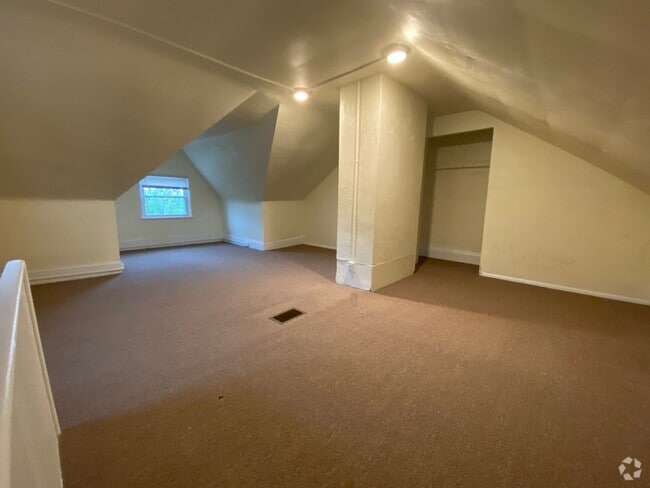 Building Photo - Updated 2BR Apartment with office now show... Unit Floor 2
