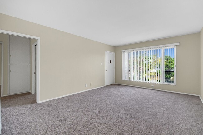 Photo - 2 BEDROOMS 1 BATH UNIT IN GREAT LOCATION!!! Unit 607