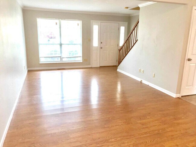 Photo - 9 Kingsmont Ct