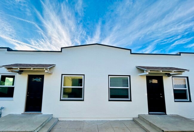 Building Photo - 1533 Freeman Ave