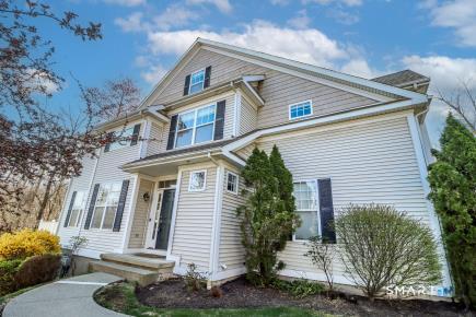 Photo - 26 Woodcrest Ln