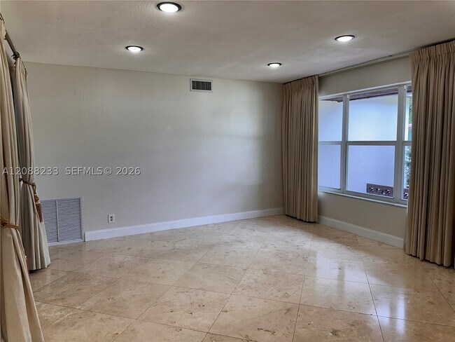 Photo - 7050 SW 5th St