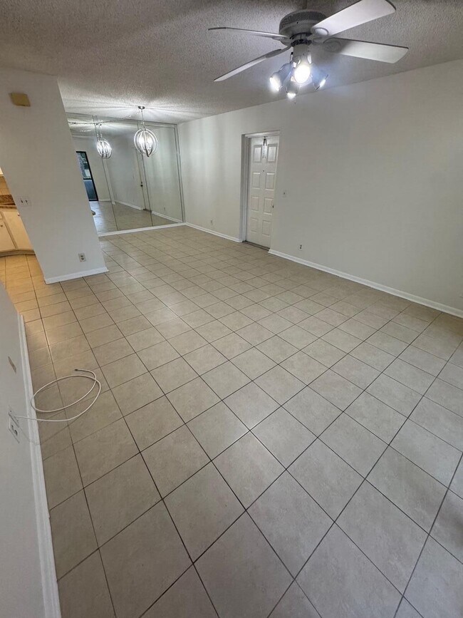 Photo - 703 Sunny Pine Way Unidad C1