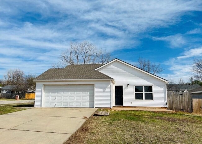 Building Photo - 3br 2ba home in the Shadowlake Subdivision!!