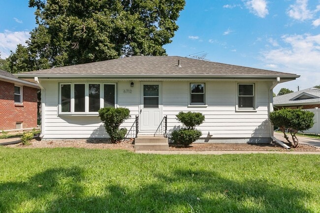 Building Photo - Lovely 3 bedroom home available soon!