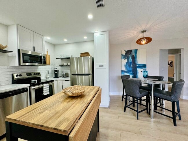 Photo - 3201 NE 29th St Unidad 308