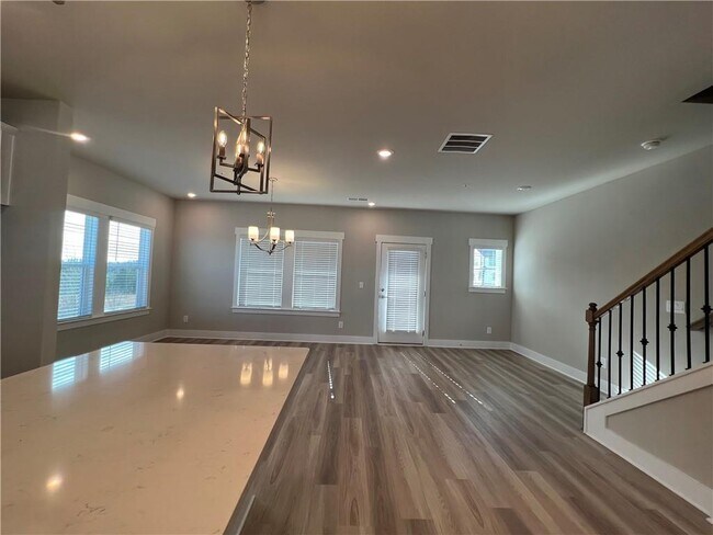 Photo - 1061 Knoxboro Ln