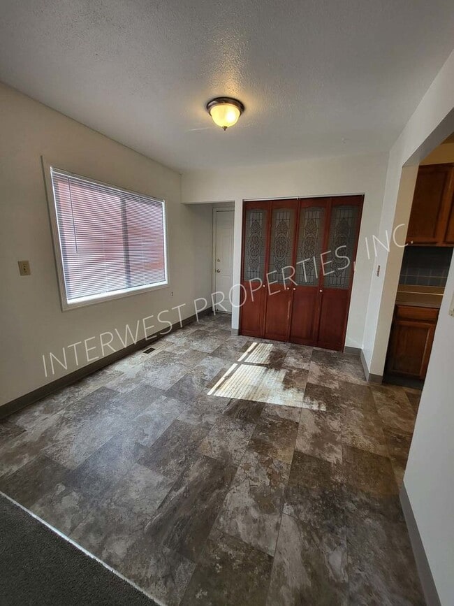 Photo - 619 NE 117th Ave