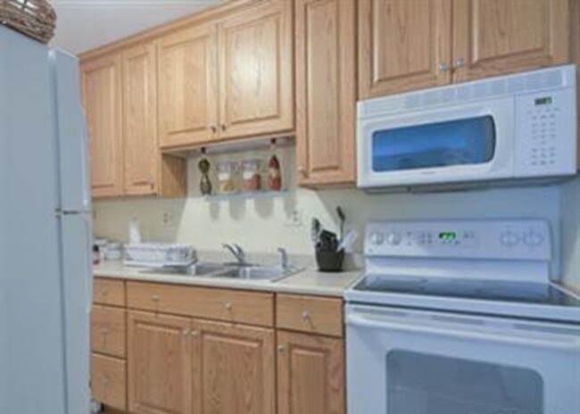 Updated Apartment Near Downtown – Prime Lo... - Updated Apartment Near Downtown – Prime Lo... Unit 311